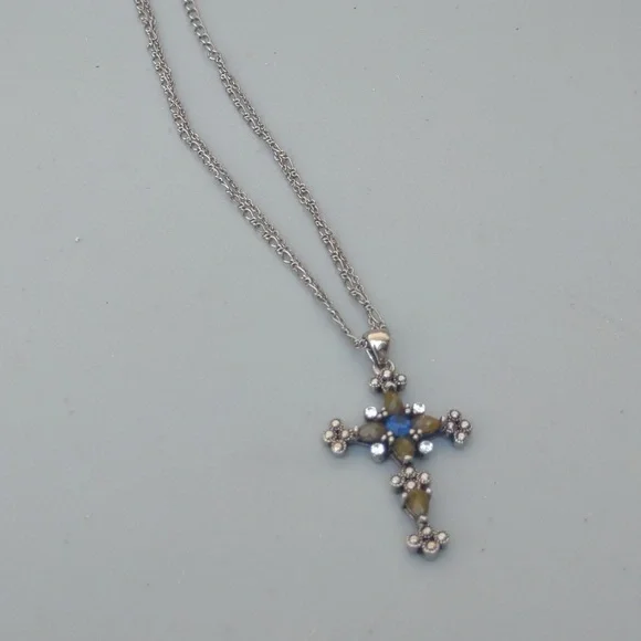 Gorgeous Cross Necklace  jewelry necklace - Picture 7 of 9
